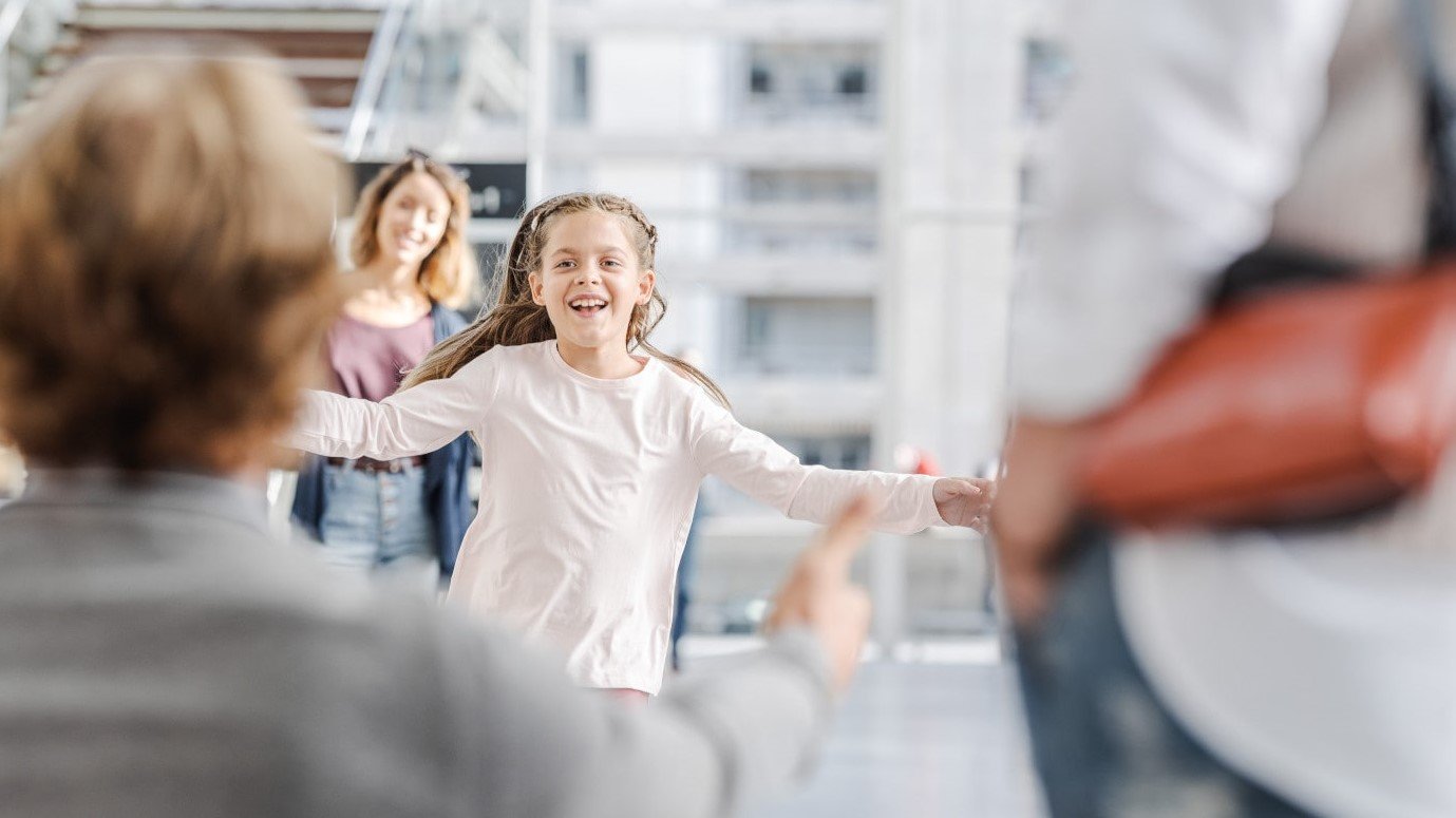 tgv lyria child in train station 