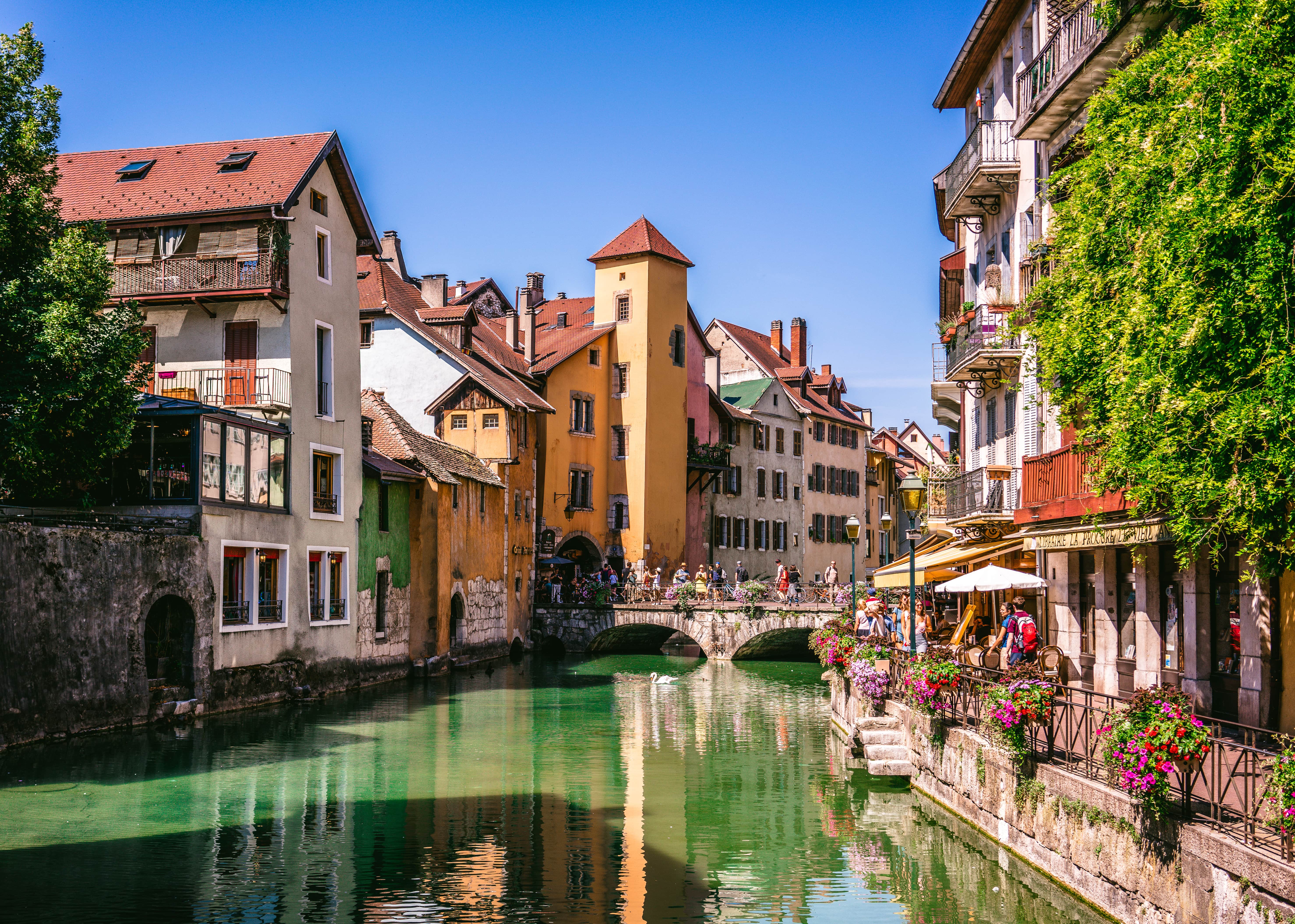 tgv lyria annecy old town with leman express