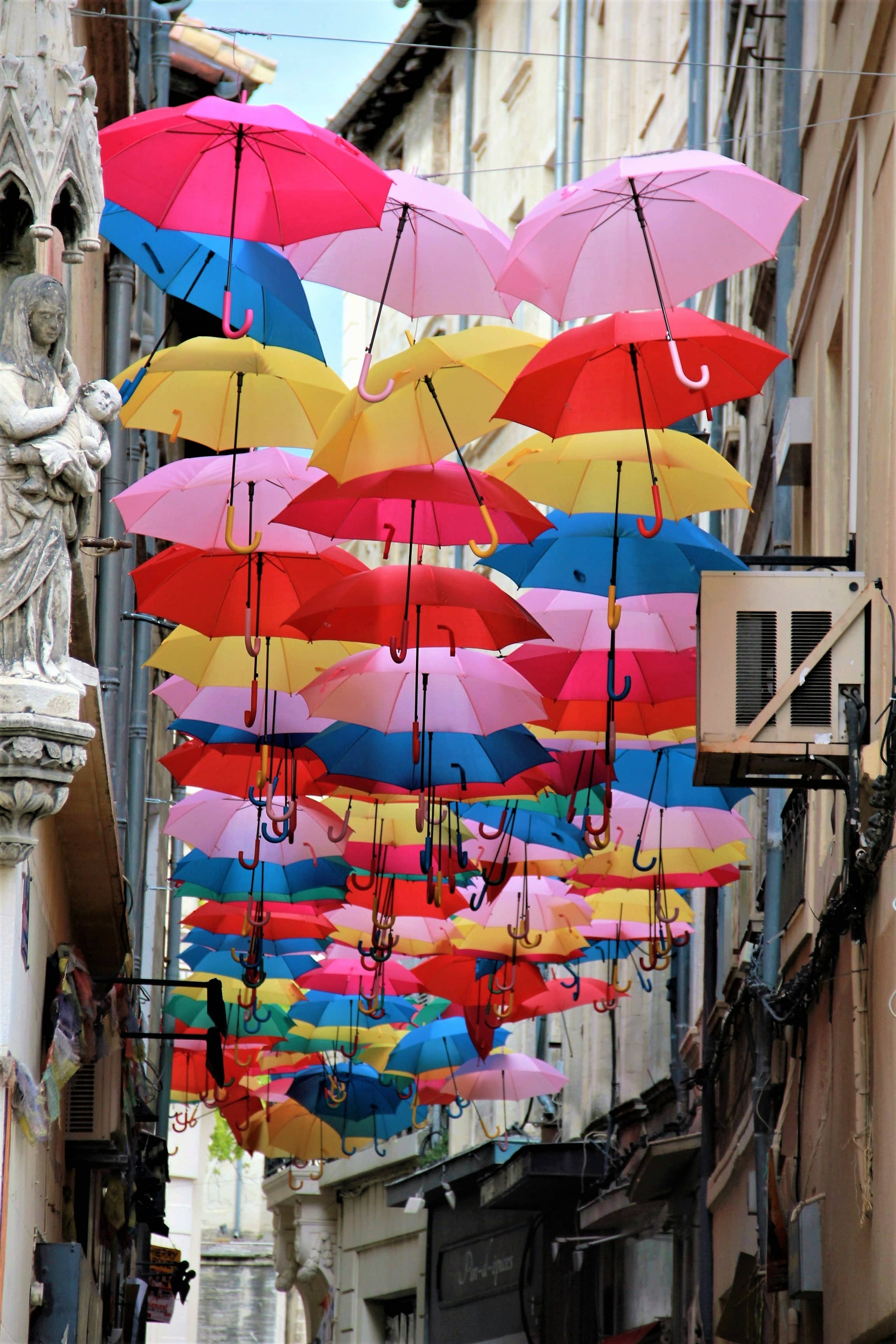 tgv lyria avignon city center umbrellas