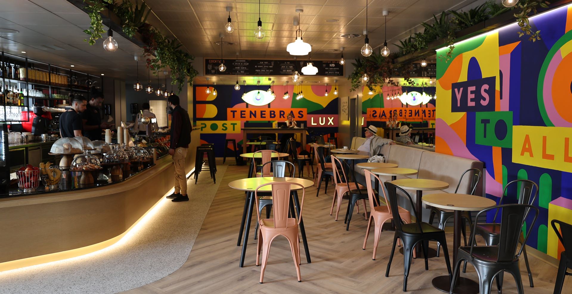 [Image] Bloody Bar Genève (vue café intérieur)