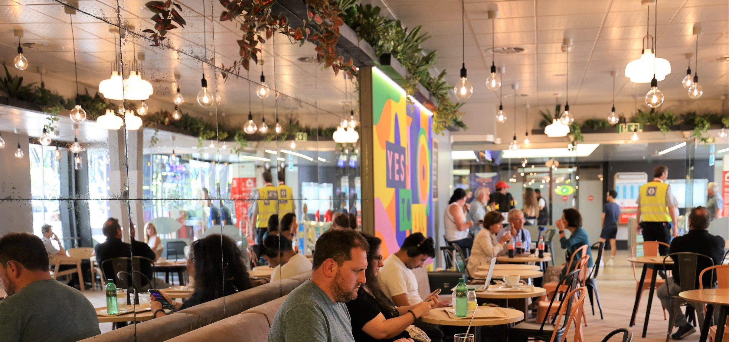 [image] Bloody Bra Genève (format bannière interieur Bar Coworking))
