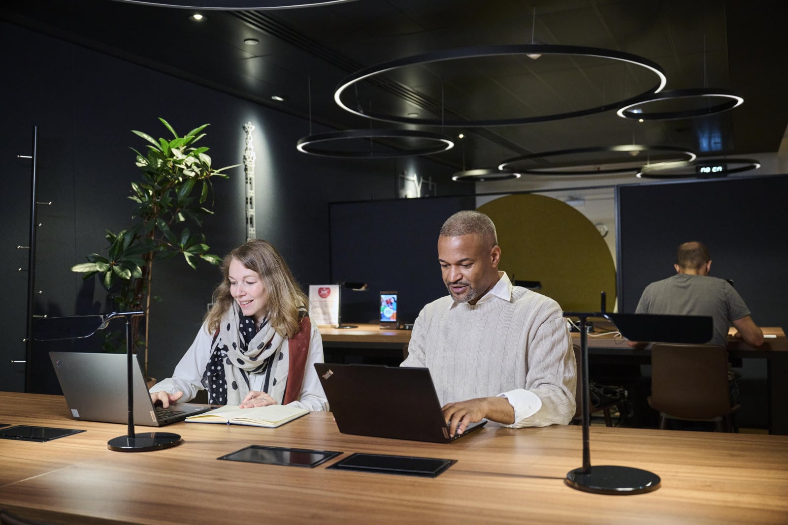 Salon grand voyageur SNCF Gare de Lyon Paris business voyageurs wifi ordinateur