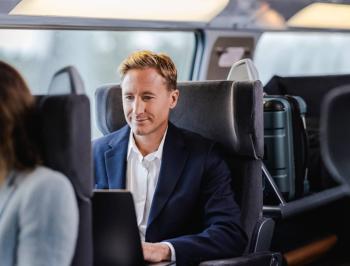 tgv lyria business traveller on his computer