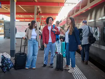 Voyageurs quai embarquement train