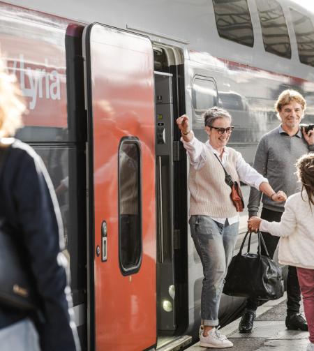 tgv lyria family children station platform