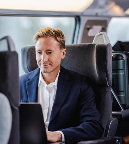tgv lyria business traveller on his computer