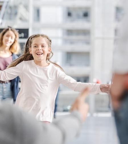 tgv lyria child in train station 