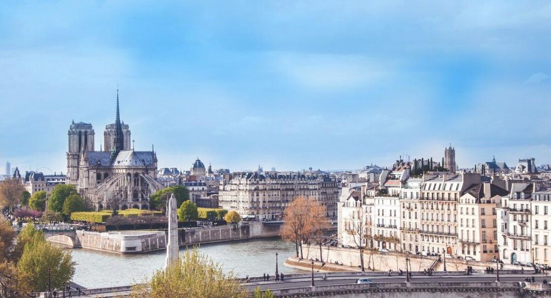TGV Lyria - Paris Notre Dame and the Seine river