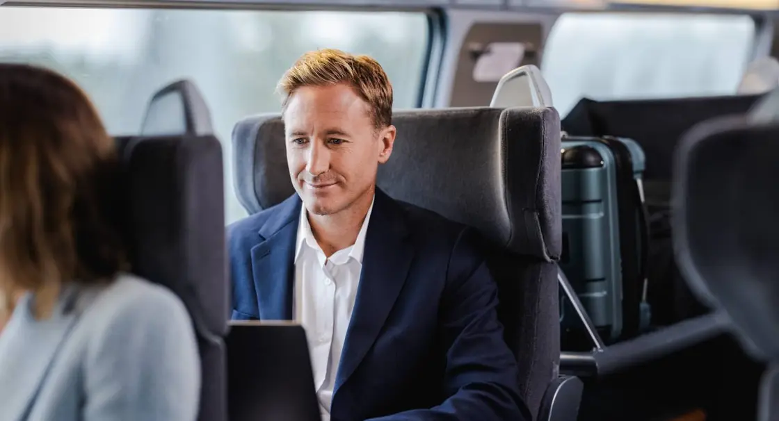 tgv lyria business traveller on his computer